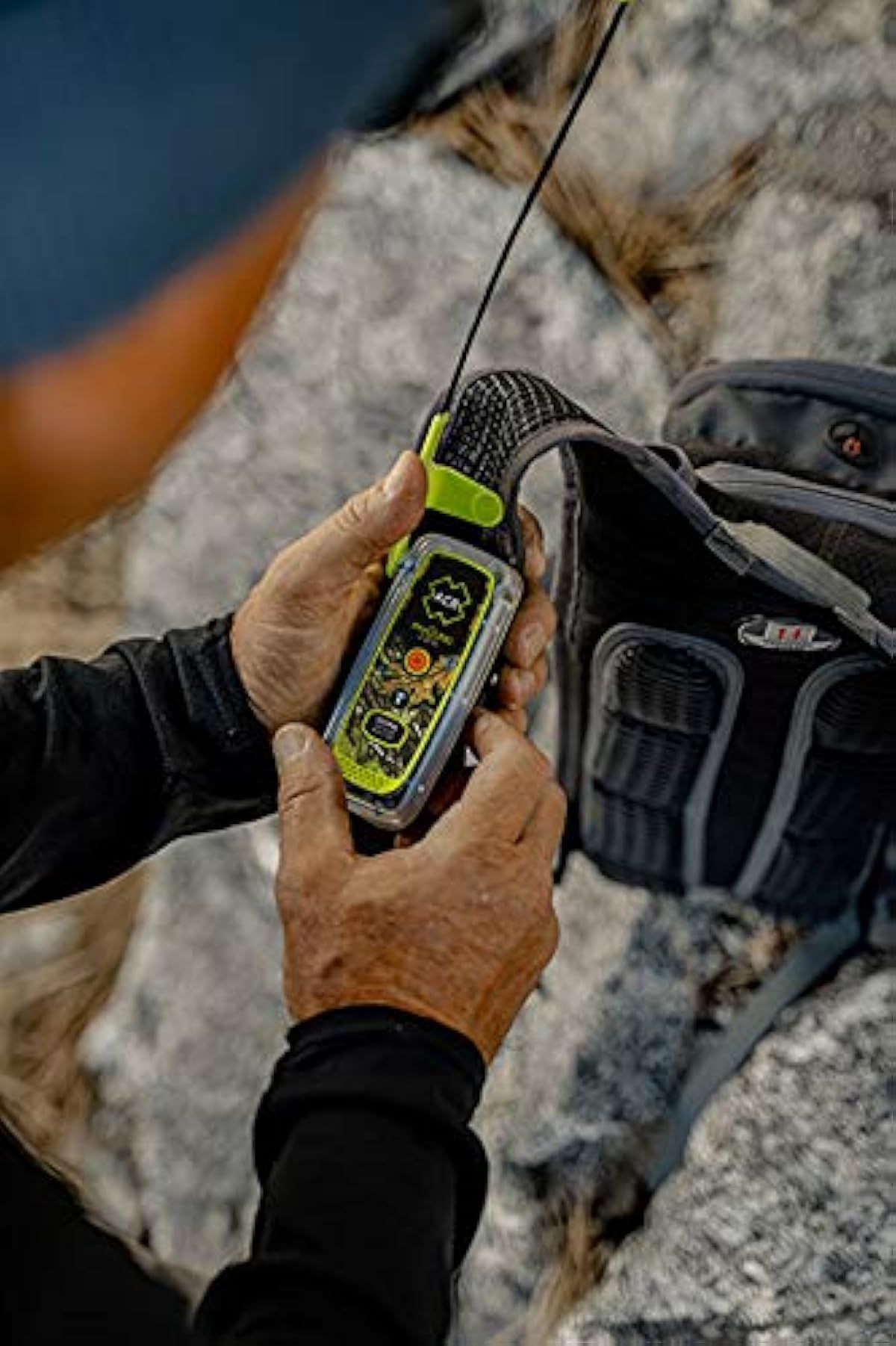 ACR ResQLink 400 - SOS Personal Locator Beacon with GPS and Global Coverage - Designed to Alert Search and Rescue Efforts for Any Outdoor Emergency - Ideal for Hiking, Hunting, Boating, Fishing